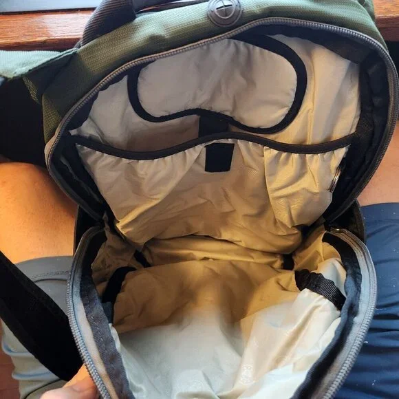 Pacsafe anti-theft Green Crossbody - Unisex - Picture 3 of 5